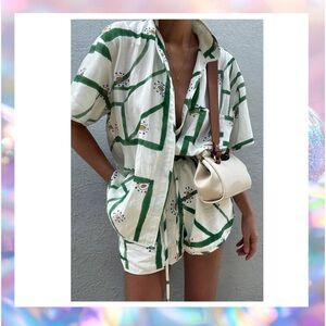 Commense Green and White Print Drawstring Shorts Set Size Medium NWT